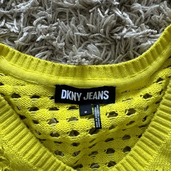 DKNY - Picture 2 of 3